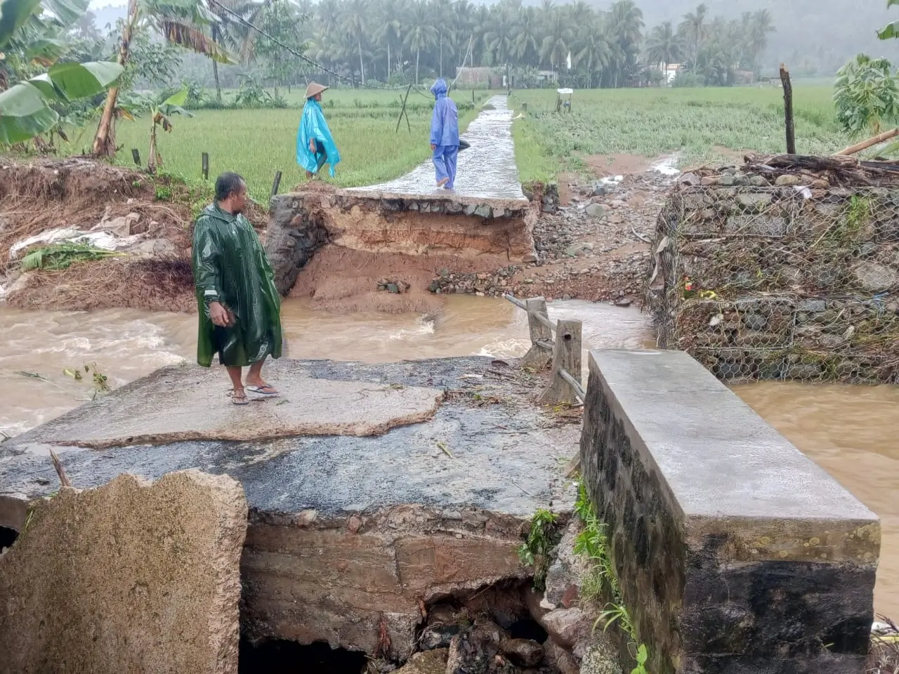 Dua Jembatan Putus Akibat Banjir dan Longsor di Trenggalek